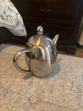 Classic Stainless Steel Teapot in Silver with Lid